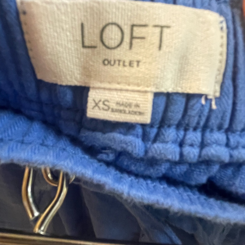 LOFT Blue Drawstring Crinkled Shorts / Size: XS - Picture 4 of 4